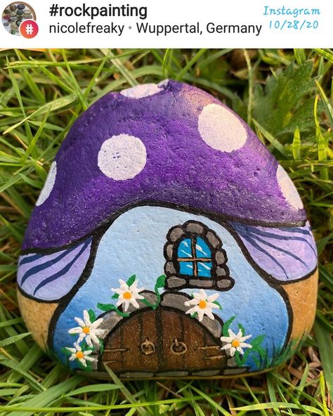 Patio Ideas Stone, Exterior House Stone, Stone Patio Ideas, Paint Stone, Garden Rock Art, Diy Rock Art, Painted Rock Animals, Stone Patio, Mandala Rock Art