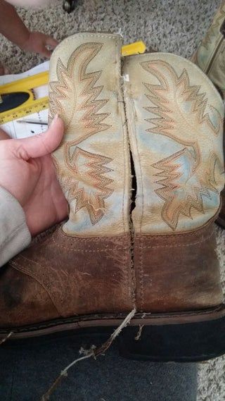 Cowboy Boot Wallet : 5 Steps (with Pictures) - Instructables Cowboy Boot Crafts, Old Cowboy Boots, Boot Wallet, Cowboy Boot Purse, Cowboy Crafts, Boots Diy, Custom Leather Work, Western Crafts, Western Gifts