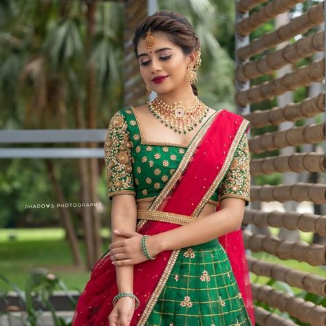 Jewellery Styling Ideas For Classic Half Sarees! • Keep Me Stylish Jewellery Styling Tips, Sketches Landscape, Jewellery Styling, Bride Saree, Half Saree Function, Keep Me Stylish, Saree Hairstyles, Wedding Wardrobe, Lehenga Saree Design