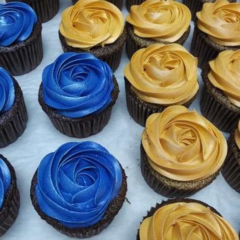 Graduation Cupcakes 2023 Blue And Gold, Blue Gold Cupcakes, Blue And Gold Cupcakes Ideas, Royal Blue And Gold Cupcakes, Navy Blue And Gold Cupcakes, Yellow And Blue Cupcakes, Blue And Gold Desserts, Royal Blue Cupcakes, Blue And Gold Graduation Party Ideas