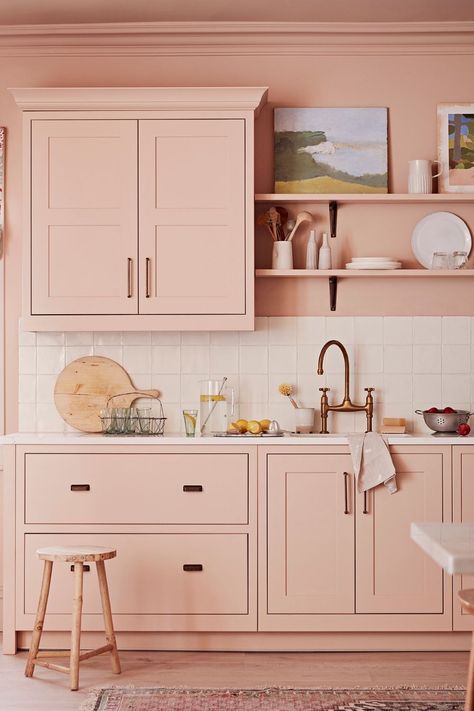 Popular Kitchen Paint Colors, Pink Kitchen Cabinets, Big Kitchen Design, Kitchen Cabinets Color Combination, One Wall Kitchen, Pink Cabinets, Kitchen Cabinet Color Ideas, Kitchen Cupboards Paint, Big Kitchen