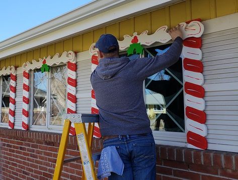 Gingerbread House Porch Ideas, Candy Land Outdoor Decor, Outdoor Christmas Gingerbread Decor, Turn Your House Into A Gingerbread House, Lifesize Gingerbread House Decorations, Christmas Decor Ideas Outdoor Yard Winter Wonderland, Gingerbread House Exterior Decorations, Diy Outdoor Gingerbread House Decor, Gingerbread House Decorations Outdoor