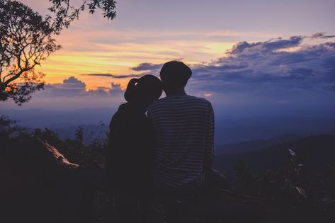 Two lovers in silhouette at sunset backg... | Premium Photo Landscape Couple Photos, Cupple Pictures, Dance Romantic, Couple Landscape, Love Feeling Images, Hd Landscape, Romantic Landscape, People Hugging, Couple Silhouette