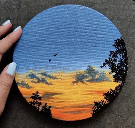 Mini Circular Canvas Paintings, Round Small Canvas Paintings, Round Painting Ideas On Canvas, Circle Canvas Painting Ideas Aesthetic, Painting Ideas For Round Canvas, Mini Round Canvas Paintings, Mini Nature Paintings, Painting On Circular Canvas, Circle Painting Aesthetic