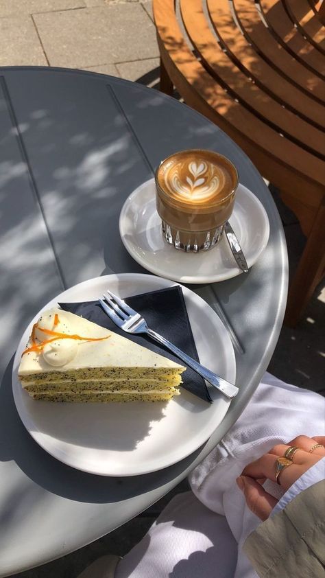 Cake And Coffee Aesthetic, Coffee And Cake Aesthetic, Coffee Lover Cake, Coffee Aesthetic Mornings, Coffee Break Aesthetic, Coffee Morning Aesthetic, Caffe Aesthetic, Cafe Outside, Morning Coffee Aesthetic