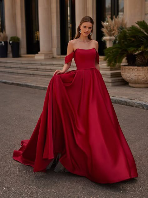 Red Bridal Gown, Princess Rhaenyra, Red Wedding Gowns, Dress Up Closet, Red Ball Gowns, Wedding Theme Color Schemes, Wedding Dress Boutique, Princess Elena, Chapel Train Wedding Dress