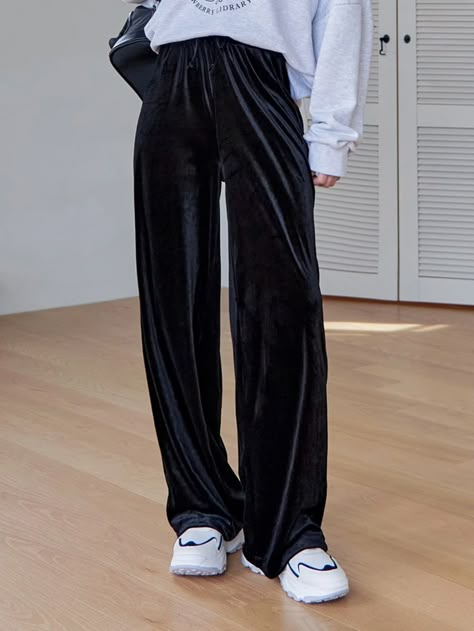 DAZY Drawstring Waist Velvet Pants | SHEIN USA Velvet Sweatpants Outfit, What To Wear With Velvet Pants, Shein Outfit Winter, Velvet Pants Outfit Casual, Velvet Jeans Outfit, Dazy Shein Outfit, Velvet Pants Outfit Winter, Casual Straight Leg Velvet Pants, Black Velvet Pants Outfit