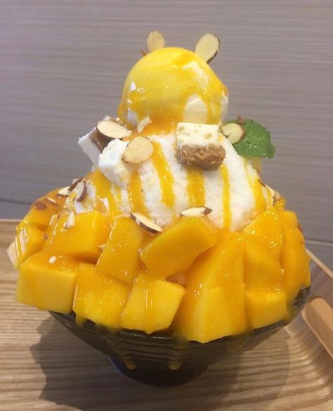 Eggscellent Foodography on Instagram: “Mango cheesecake bingsu from @canadasulmida 😋🍧💛 . . . . . #food #foodie #vancouver #vancouverfoodie #yvrfoodie #vancouvereats #yvreats…” Bingsu Aesthetic, Mango Desert, Mango Bingsu, Mango Aesthetic, Elephant Doodle, Asian Sweets, Aesthetic Foods, Mango Cheesecake, Asian Desserts