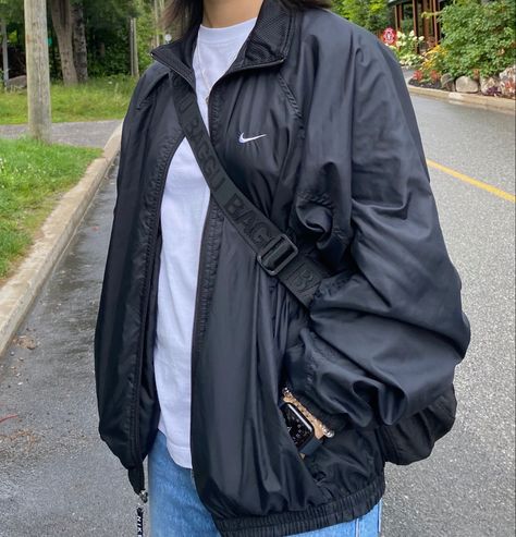 Y2k Outfits With Jacket, Nike Windbreaker Jacket Outfit, Windbreaker Jacket Aesthetic, Rain Jacket Outfit Aesthetic, Baggu Crescent Bag Aesthetic, Windbreaker Outfit Casual, Baggu Bag Outfit, Crescent Bag Outfit, Baggu Crescent Bag Outfit