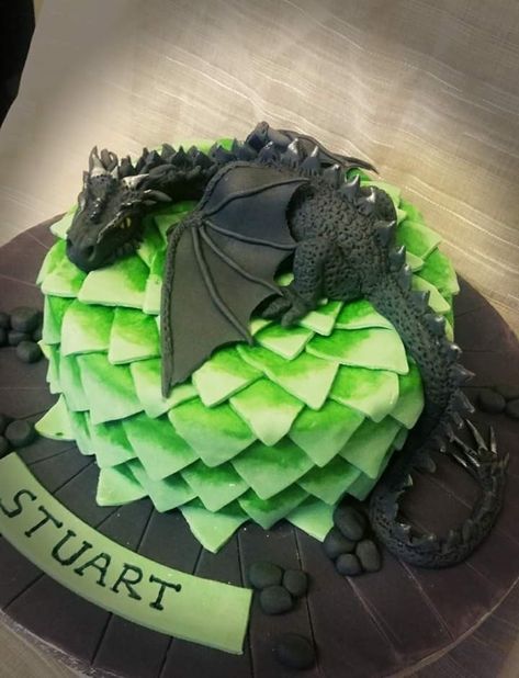 Wings Of Fire Cake Ideas, Dragon Cakes For Kids, Dragon Themed Cake, Diy Dragon Cake Easy, Dragon Birthday Cake Ideas, Dragon Cake Ideas, Simple Dragon Cake, Dragons Cake, Dragon Cake Topper