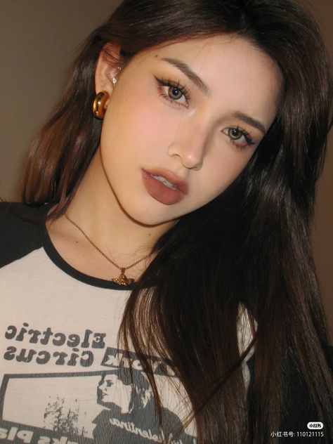 Asian Makeup On Western Features, Warm Toned Makeup Looks, Tan Asian Makeup, Warm Tone Makeup Looks, Warm Undertone Makeup, Makeup Inspo Korean, Asian Brows, Vietnamese Makeup, Cool Tone Makeup Looks