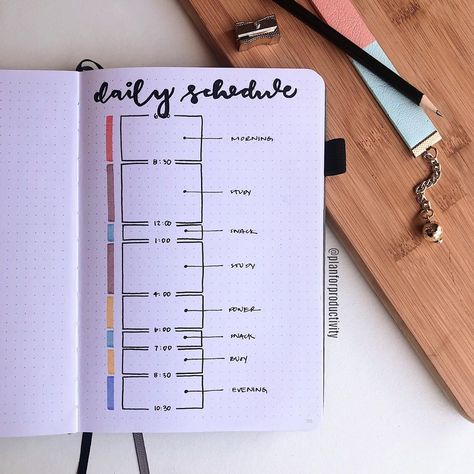 65+ Mind blowing Minimalist Bullet Journal Spreads | My Inner Creative if you are wanting some amazing minimal spreads to keep you uncluttered in your bullet journal try these! Updated september 2019 to include a bunch more amazing spreads! #minimalbujo #bulletjournal #bulletjournalcommunity #bujolover #minimalspreads #minimalidea #minimalistbulletjournal Minimalist Bullet Journal Layout, Bullet Journal Daily Spread, Bullet Journal Daily, Weekly Log, Bullet Journal Minimalist, Minimalist Bullet Journal, Bullet Journal Monthly Spread, Bullet Journal Cover Page, Bullet Journal Tracker