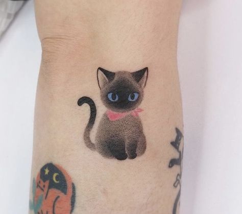 Kawaii Cat Tattoo, Siamese Cat Tattoo, Animal Tattoo Simple, Cat Small Tattoo, Neck Tattoo Women, Tattoo Best Friends, Small Cat Tattoo, Simple Cat Tattoo, Best Friends Tattoo