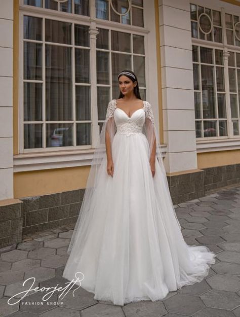 Wedding Dresses For Curvy Women, Curvy Wedding Dress, Wedding Dress Short, Curvy Wedding, Plain Wedding Dress, Plus Wedding Dresses, Kebaya Dress, Plus Size Wedding Gowns, Bride Gown