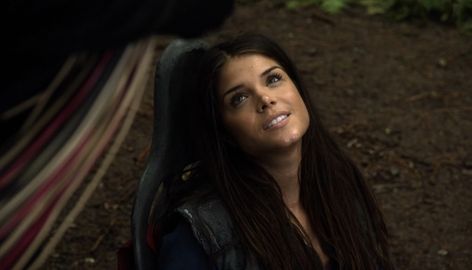 octavia talking to atom in 1x02 : “you’re to hot to be my brother’s bitch.” Octavia Blake Season 1, The 100 Season 1, Octavia Blake, Marie Avgeropoulos, James Dashner, The Maze Runner, Tv Characters, Maze Runner, The Run