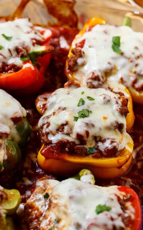 Lasagna Stuffed Peppers- a low carb way to enjoy lasagna. Oven Baked Steak, Lasagna Stuffed Peppers, Diet App, Spicy Southern Kitchen, Lo Carb Recipes, Vegan Casserole, Keto Diet App, Diet Apps, Southern Kitchen