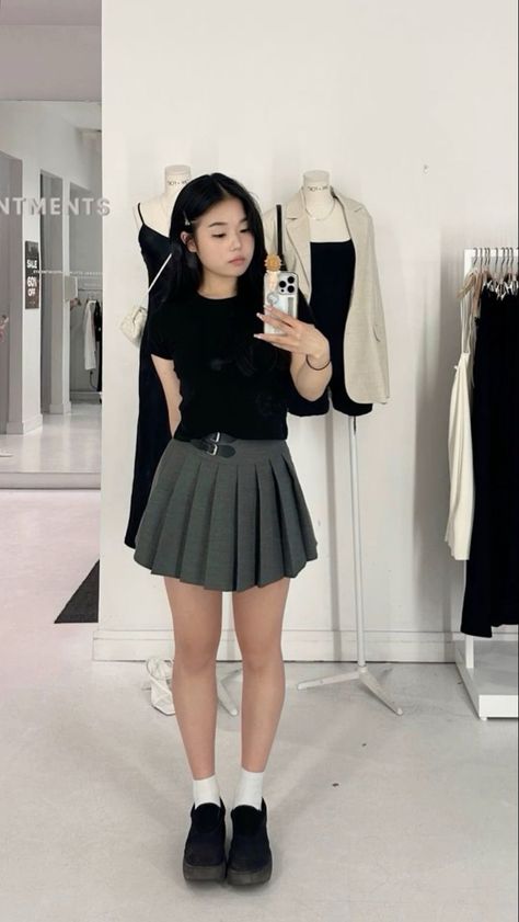 Daisy Choi, Softgirl Outfits, Princess Inspired Outfits, University Outfit, Japanese Outfits, Curvy Outfits, Kpop Outfits, Skirt Outfits, Fashion Inspo Outfits