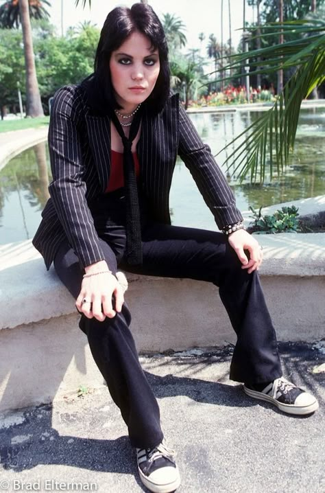 vintage everyday: Joan Jett of The Runaways in Los Angeles, 1970s Joan Jett 70s, Joan Jett Style, Punks 70s, Sandy West, Joan Jett And The Blackhearts, Joan Jett The Runaways, Cherie Currie, Lita Ford, The Runaways