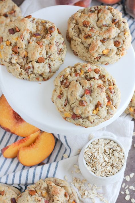 Peach Cobbler Cookies, Browned Butter Chocolate Chip Cookies, Cobbler Cookies, Baking With Blondie, Big Cookies, Baking Store, Peach Cookies, Juicy Peach, Peach Recipes