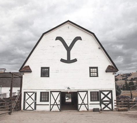 Dutton Ranch Aesthetic, Yellow Stone Aesthetic, Ranch Aesthetic Wallpaper, Ryan Yellowstone Aesthetic, Wyoming Ranch Aesthetic, Yellowstone Ranch Wallpaper, Yellowstone Cabin, Yellowstone Aesthetic, Dutton Ranch