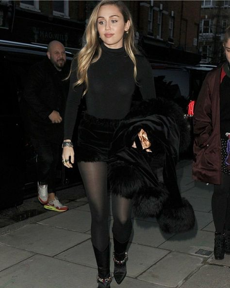 Miley Cyrus All Black Outfit, Miley Cyrus Black Outfit, Miley Cyrus Christmas Outfit, Miley Cyrus Black Dress, Black Mesh Tights Outfit, Dresses With Pantyhose Outfits, Sheer Tights Outfit Fall, Pantyhose Outfit Aesthetic, Black Pantyhose Outfit Winter