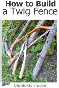 Woven Branch Fence, Fence From Tree Branches, Fence From Branches, Diy Rustic Fence, Rustic Garden Fence Ideas Diy, Twig Fence Diy, Branch Fence Diy, Twig Fences Tree Branches, Tree Branch Fence