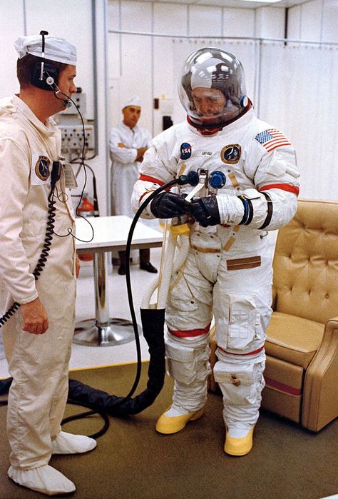 Alan Shepard during Apollo 14 suit-up. 31 January 1971 Apollo Space Program, Nasa Space Program, Astronaut Suit, Apollo Program, Nasa Apollo, Apollo Missions, Nasa Astronauts, Space Race, Mens Attire