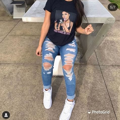 Simple Outfits For School Jeans, Jeans And Jordans Outfit Women, Baddie Outfits Black, Cute Ripped Jeans, Outfit Ideas For School, Ripped Jeans Outfit, Teenage Outfits, Street Clothes, Looks Pinterest