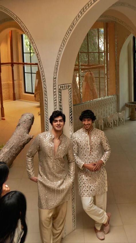 Party Wear Men’s Outfits, Bollywood Men Outfit, Bollywood Wedding Outfit Men, Mehndi Dresses For Boys For Men, Kurta Men Aesthetic, Groom Reception Outfit Indian, Jodhpuri For Men Wedding, Indian Wedding Outfits Men, Blue Kurta Men