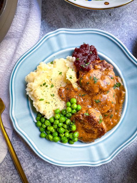 Nikki Vegan, Vegan Brown Gravy, Norwegian Meatballs, Meatballs With Gravy, Norwegian Recipes, Meatball Stew, Protein Options, Sauerkraut Recipe, Vegan Ground Beef