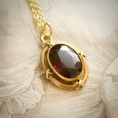 Antique Jewelry Victorian, Pyrope Garnet, Gold Pendent, Inexpensive Jewelry, Antique Necklaces Design, Elven Jewelry, January Birthday, Wax Carving, Garnet And Gold