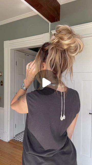 TORIE BLISS | The perfect messy bun everytime ❤️‍🔥🌹🫶🏼 save & try | Instagram Messy Bun With Pieces Out, Messy Cute Bun, Loose Buns Messy, Easy Messy Bun For Medium Hair, Easy Messy Buns For Long Hair, Hair Styles Messy Bun, Messy Buns For Long Hair, Messy Top Bun, Messy Bun Ideas