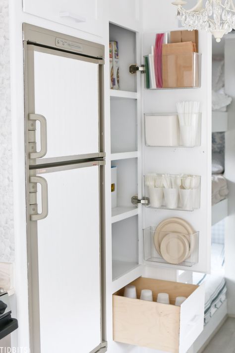 Small Pantry Design Ideas Storage, Travel Trailer Pantry Organization, Small Camper Pantry Organization, Rv Pantry Ideas, Rv Living Storage Ideas, Rv Clothes Storage Ideas Travel Trailers, Camper Cupboard Organization, Small Rv Ideas, Rv Medicine Cabinet Organization