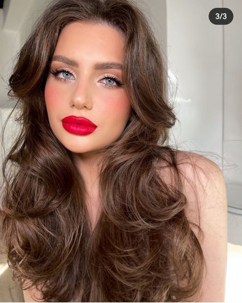 Makeup Ideas Glam, Green Dress Makeup, Soft Eyeshadow, Lipstick Looks, Red Lipstick Makeup Looks, Red Lipstick Looks, Festive Makeup, Eyeshadow For Green Eyes, Red Lips Makeup Look