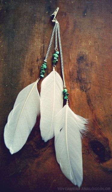 Turquoise Beaded Long Feather Hair Clip School Hair Accessories, Turquoise Accessories, School Hair, Feather Hair Clips, Feather Hair, Feather Crafts, Feather Jewelry, Feathered Hairstyles, White Feathers