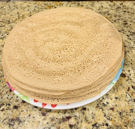 Ethiopian Teff Injera: A step-by-step guide to Make Ethiopian Injera Injera Bread Recipe, Injera Recipe, Ethiopian Bread, Kale Recipes Healthy, Ethiopian Injera, Injera Bread, Ethiopian Cuisine, Teff Flour, Ethiopian Food