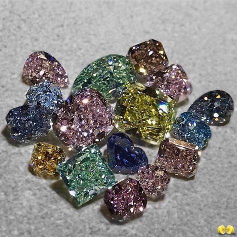 Marvellous selection of exquisite and rare green and blue diamonds with variations in their tone, hue and saturation from Novel’s… Beach Jewelry Diy, Blue Diamonds, Colour Stone, Fancy Yellow Diamond, Diamond Jewel, Shiny Things, Fancy Color Diamonds, Precious Gems, Gems And Minerals