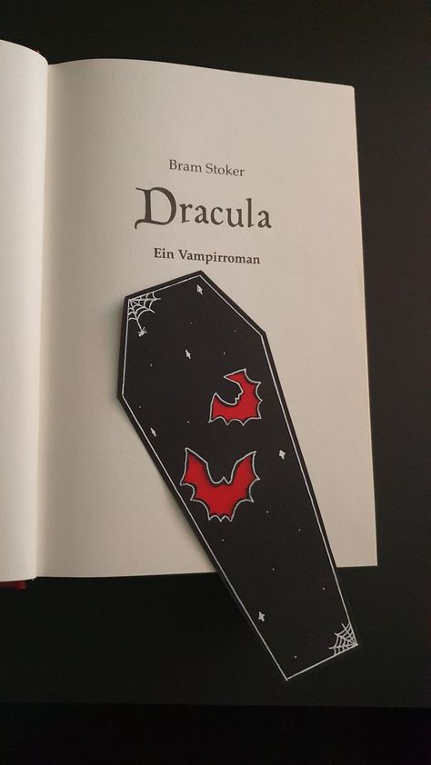 Grunge Bookmark Ideas, Scary Bookmark Ideas, Gothic Bookmark Ideas, Bookmark Ideas Halloween, Drawing For Bookmark, Halloween Bookmark Ideas, Transparent Bookmark Diy, Diy Halloween Bookmarks, Grunge Bookmarks