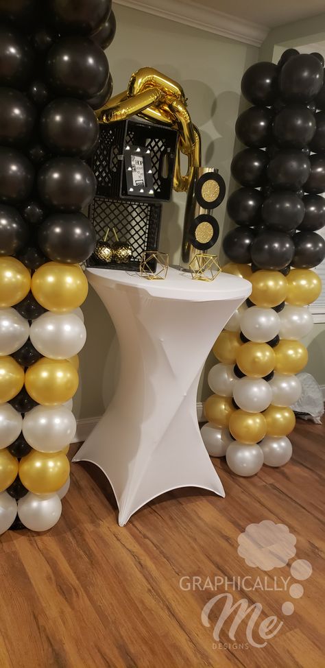 Hip Hop Hooray 16th! | CatchMyParty.com 80s Hip Hop Party Decorations, 90s Party Ideas Decoration Hip Hop, Hiphop Theme Birthday Party, Black And Gold Hip Hop Party, Rapper Themed Birthday Party, Hip Hop Themed Birthday Party, Hip Hop Party Theme Decoration, Hip Hop Theme Party Ideas, Tupac Party