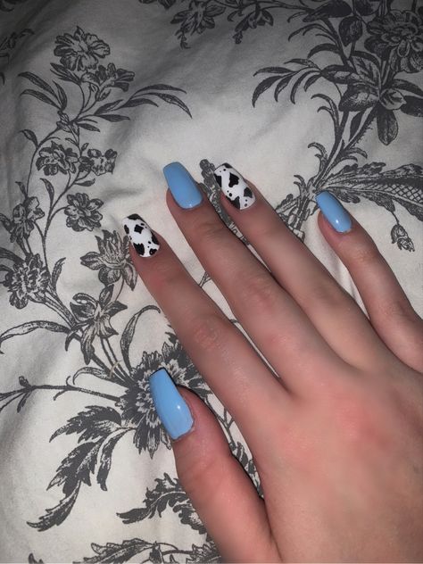 Morgan Wallen Inspired Nails, Morgan Wallen Nails Design, Baby Blue Nails Ideas, Cow Print Acrylic Nails, Tennessee Nails, Cute Y2k Aesthetic, Acrylic Nails Blue, Nails Coffin Short, Paw Print Nails