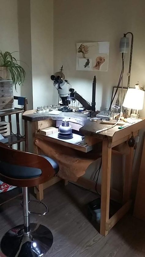 jewelry bench Jewelry Studio Space, Jeweler Bench, Jewelry Studio Organization, Jewelers Workbench, Work Bench Ideas, Bench Jeweler, Jewelers Bench, Jewelry Bench, Workspace Studio