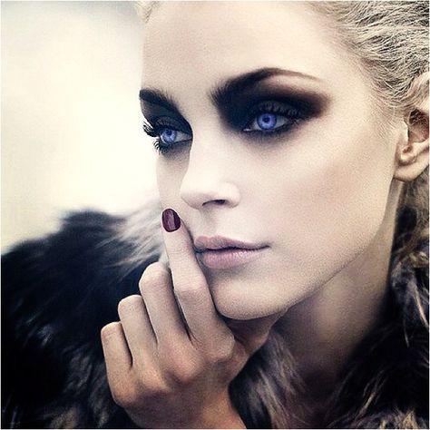 Extreme Make-up, Editorial Make-up, Fantasy Make-up, Jessica Stam, Avant Garde Makeup, Makijaż Smokey Eye, Black Makeup, Make Up Looks, Smokey Eyes