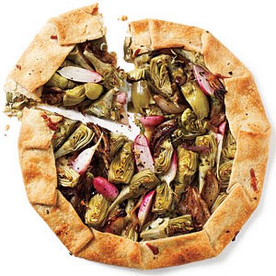 Artichoke Galette @keyingredient #cheese #breakfast #pie Artichoke Galette, Asparagus Potato, Potato Galette, Galette Recipe, Artichoke Recipes, Cooking Guide, Light Dinner, Vegetarian Meals, Cooking Light