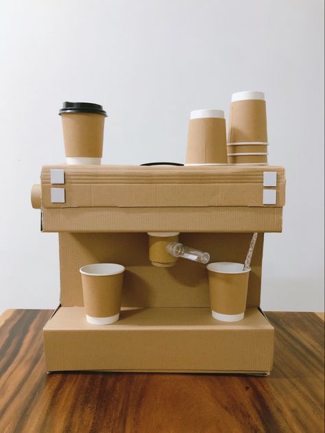 Cardboard Coffee Machine, Cardboard Machine, Clay Projects For Kids, Cardboard Crafts Kids, Cardboard Crafts Diy, Shoelace Patterns, Cardboard Box Crafts, Cardboard Toys, Pretty Pens