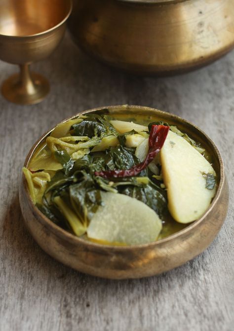 Monji Haakh - Kohlrabi cooked in Kashmiri Style Kashmiri Food, Kashmiri Recipes, Surimi Recipes, Kohlrabi Recipes, Ciroc Recipes, Crohns Recipes, Endive Recipes, Beautiful Recipes, Mackerel Recipes