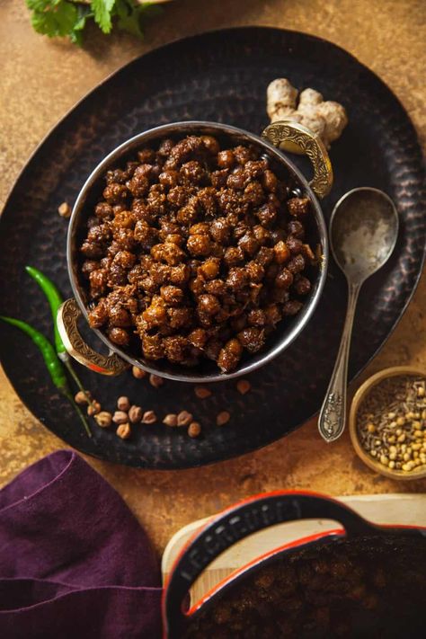 Kala Chana Recipe, Cooking With Ginger, Chana Masala Recipe, French Appetizers, Chana Recipe, Chickpea Chili, Chilli Paste, Green Chutney, Dried Mangoes