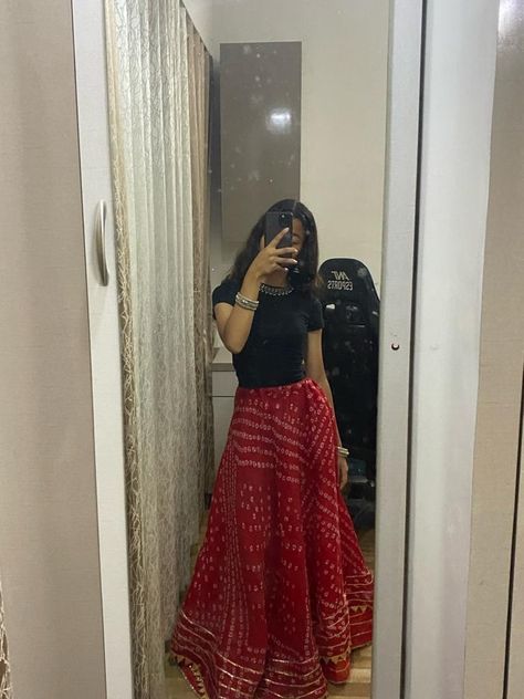 Aesthetic Navratri Outfits, Garba Fits, Garba Poses, Navratri Outfits, Garba Outfit, Navratri Dress, Desi Fashion Casual, Everyday Fashion Outfits, Quick Outfits