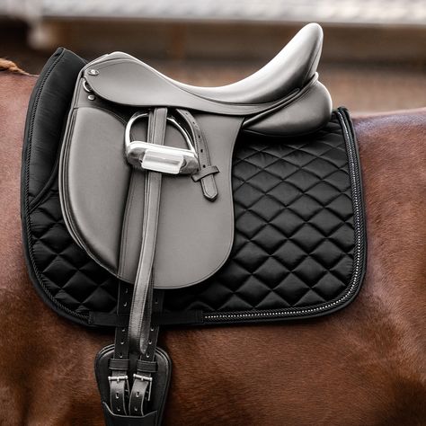 Perfectly styled into sunday with our Nepal saddle pad 🫶🏼✨  #sundayvibes #weekend #waldhausen #equestrian #equestriansport #waldhausenequestrian #horses #horselover #sparkling #happyweekend #horsefashion Dressage Saddle Pad, Paddock Boots, Travel Boots, Horse Fashion, Grooming Bag, Riding Tights, Dressage Saddle, Stirrup Leathers, Riding Hats