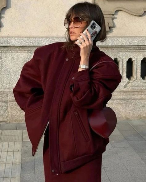 Fall Travel Outfit, Burgundy Outfit, Burgundy Jacket, Fashion People, Trendy Fall, Mode Inspo, Outfit Combinations, 가을 패션, Looks Style