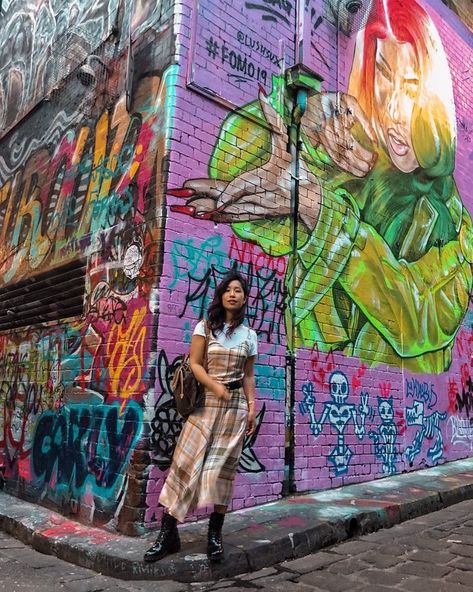 Hosier Lane Street Art Melbourne #melbourne #streetart #graffiti #fashion #travel #blogger Street Art Melbourne, Melbourne Graffiti, Hosier Lane, Melbourne Trip, Graffiti Fashion, Queen Victoria Market, Australia Bucket List, Melbourne Street, Australia Vacation